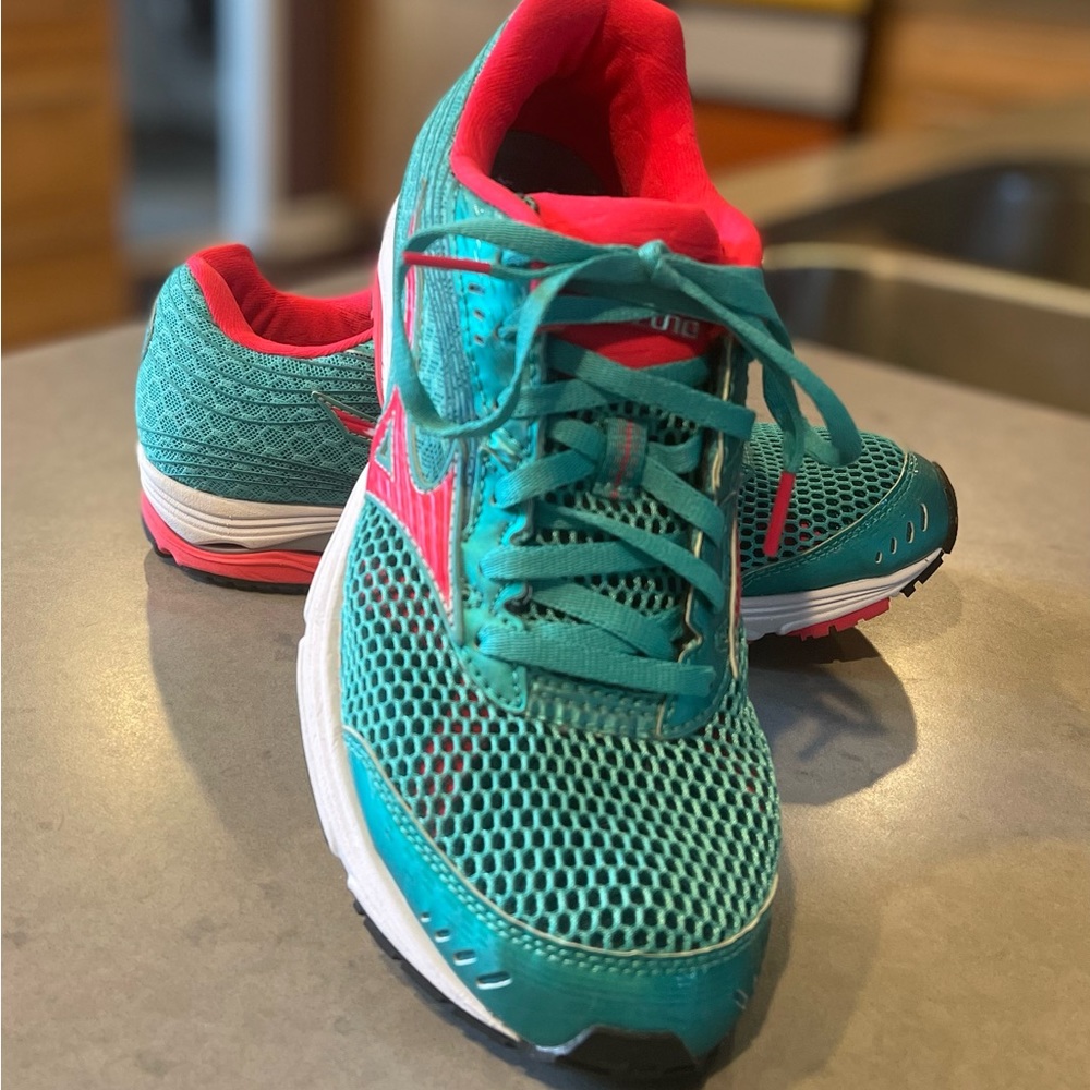 Mizuno Wave X10 Women’s 8.5 like new